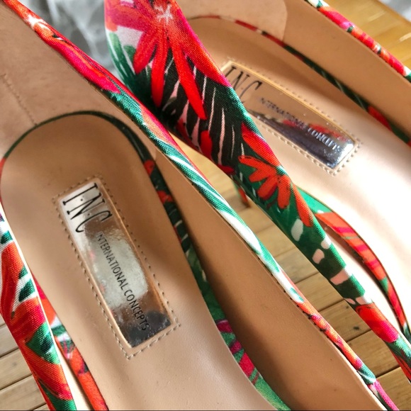 Tropical Tiki Floral Pumps 9.5M, Zitah5 by INC - Picture 3 of 9